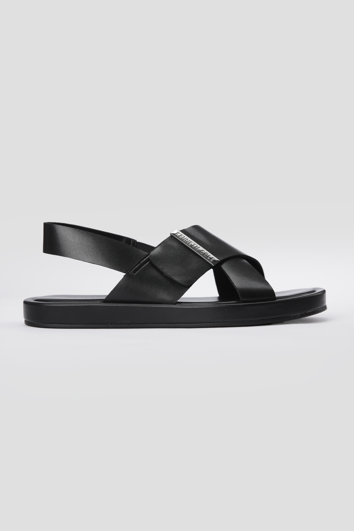 סנדלים דמוי עור רצועות מוצלבות בצבע שחור