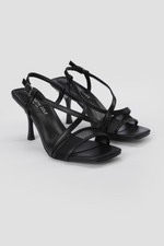 נעלי עקב דמוי עור בצבע שחור