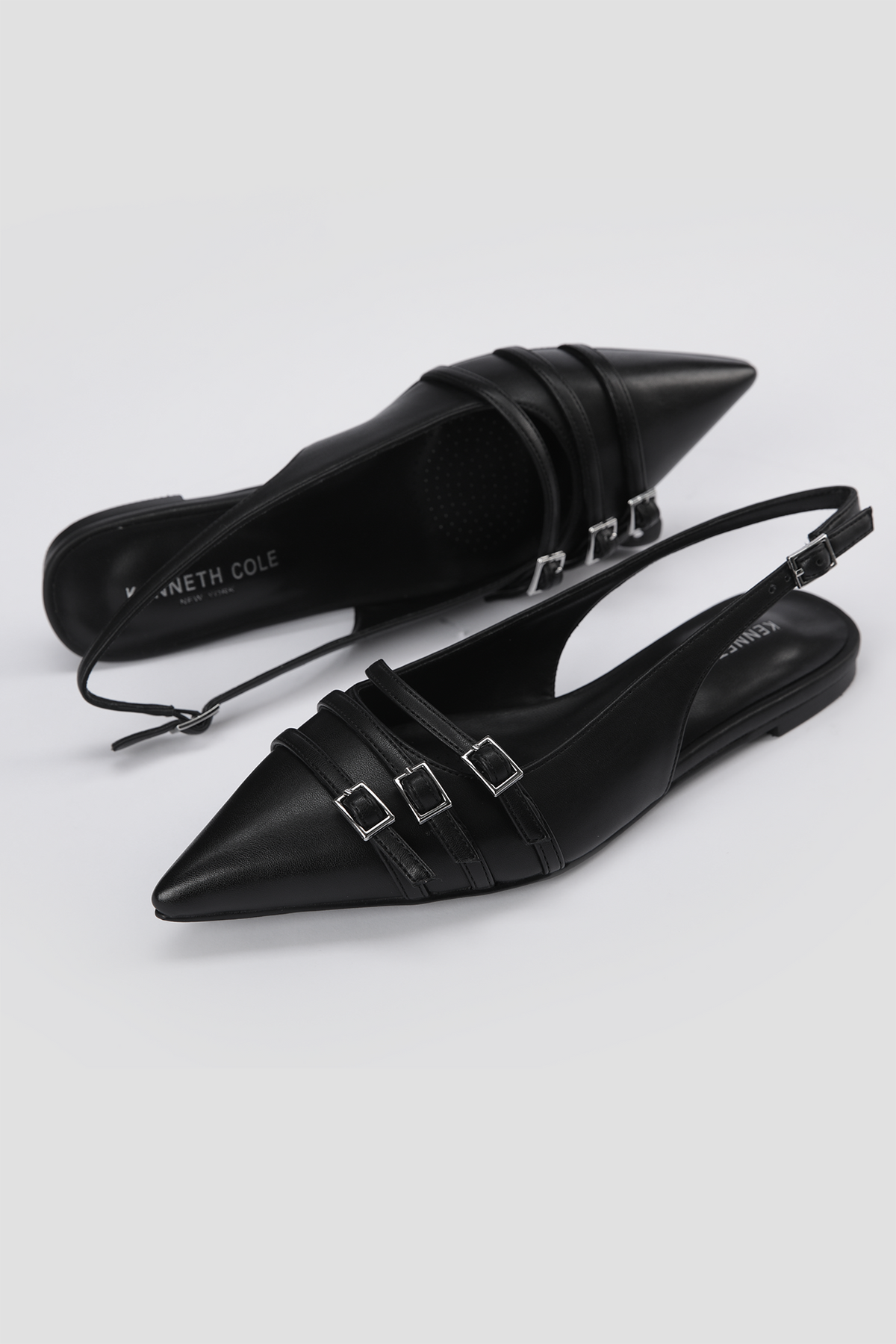 נעלי בלרינה שפיץ דמוי עור בצבע שחור