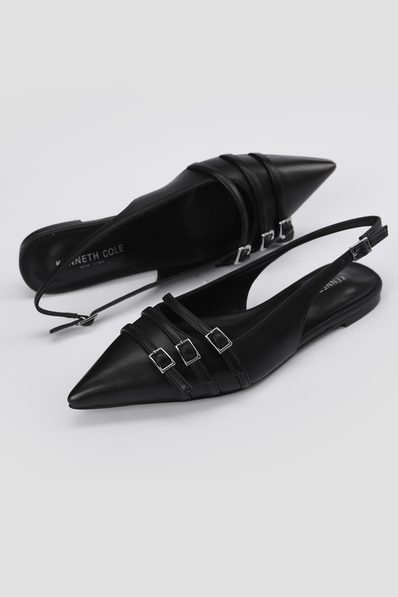 נעלי בלרינה שפיץ דמוי עור בצבע שחור