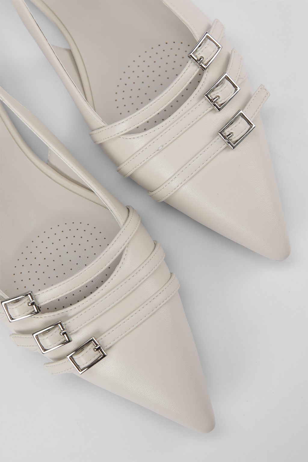 נעלי בלרינה שפיץ דמוי עור בצבע בז'