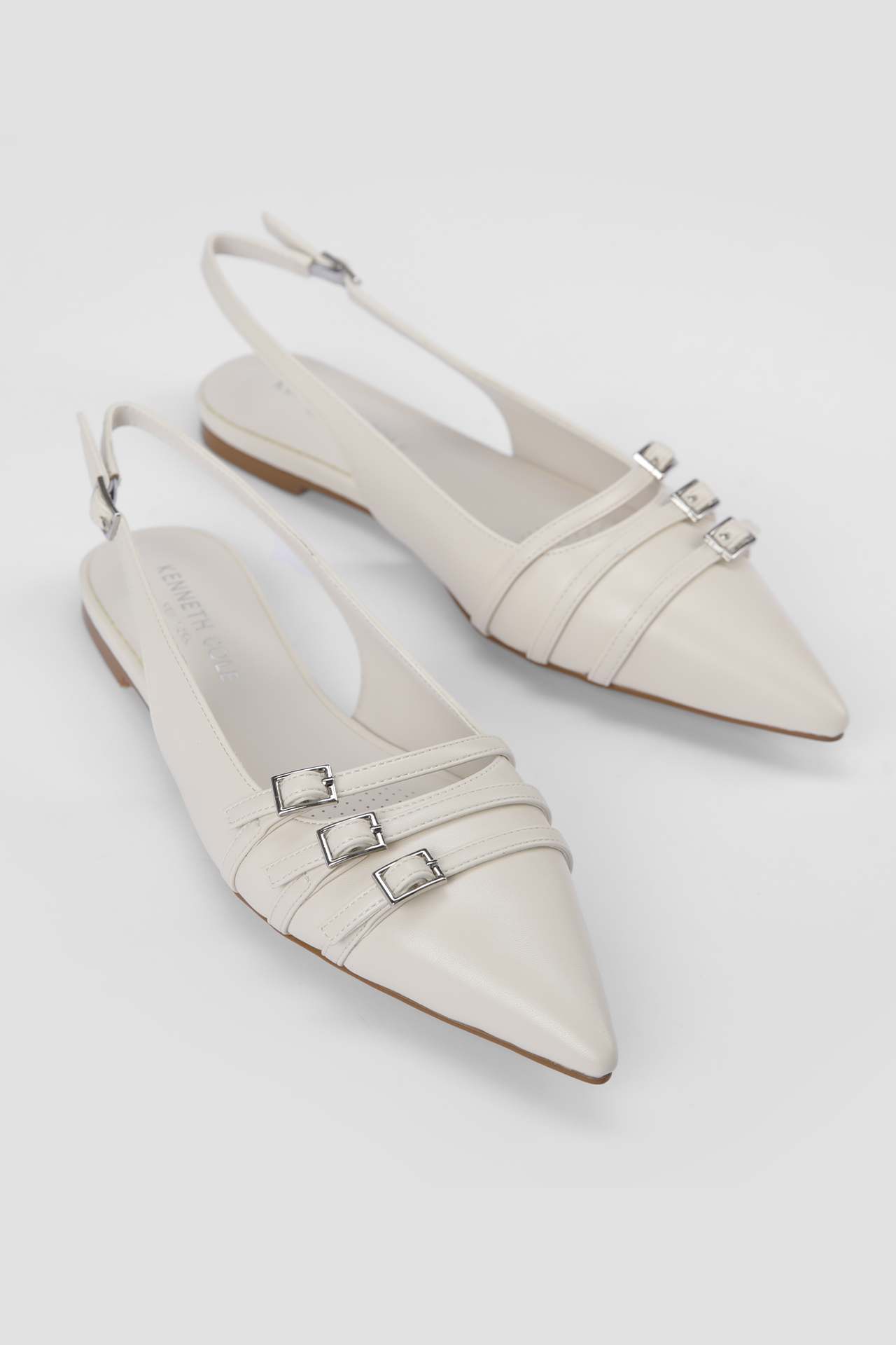 נעלי בלרינה שפיץ דמוי עור בצבע בז'