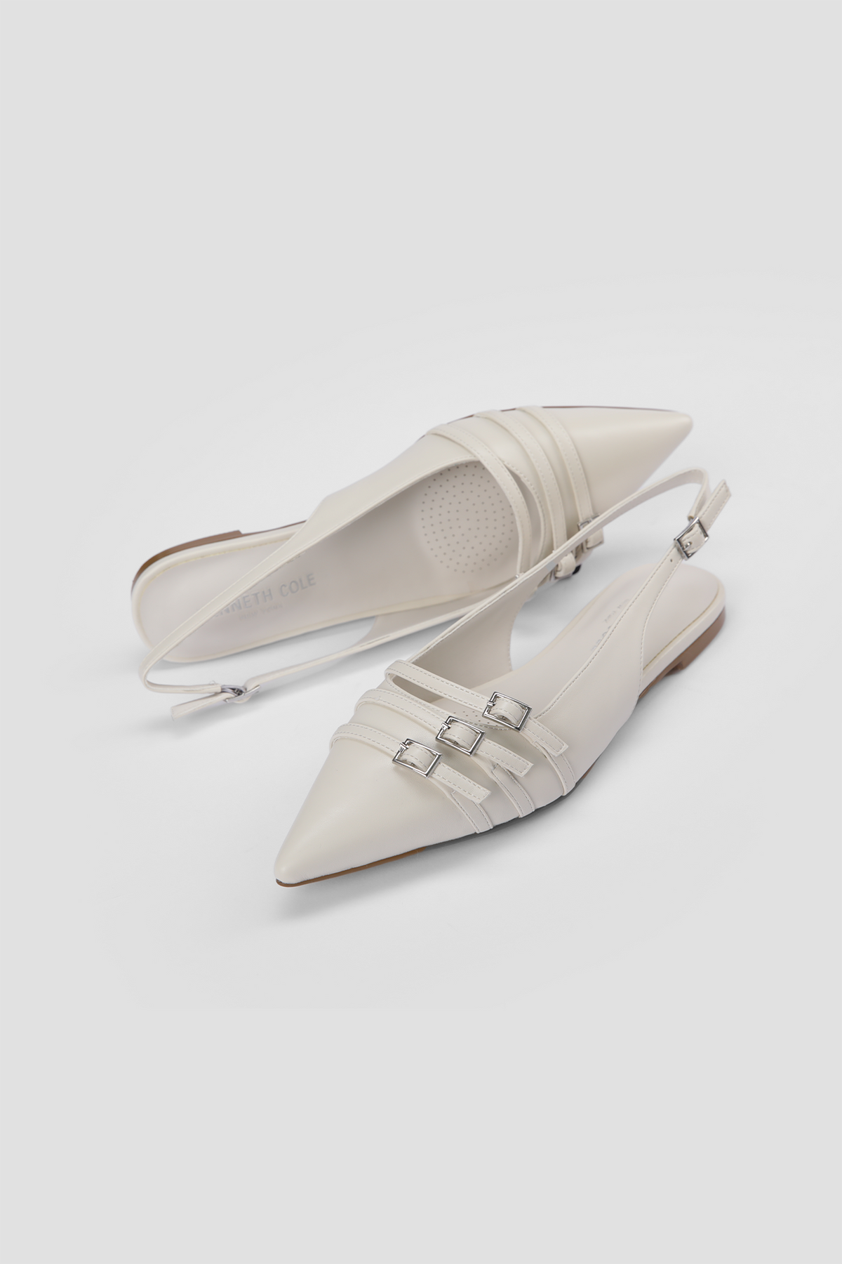 נעלי בלרינה שפיץ דמוי עור בצבע בז'