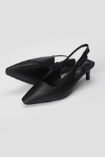 נעלי עקב שפיץ' דמוי עור בצבע שחור