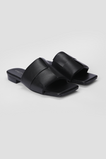 כפכפים דמוי עור בצבע שחור