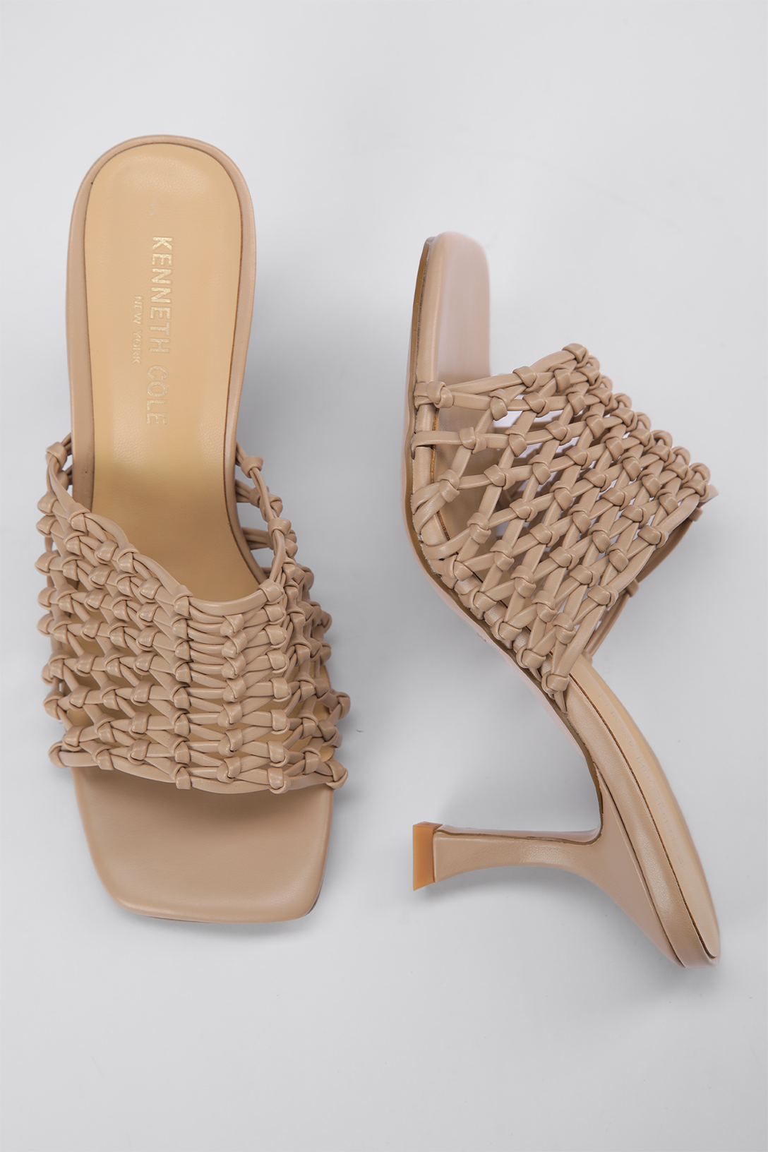 כפכפים עם עקב דמוי עור בעיצוב ארוג בצבע מוקה