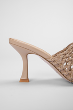 כפכפים עם עקב דמוי עור בעיצוב ארוג בצבע מוקה