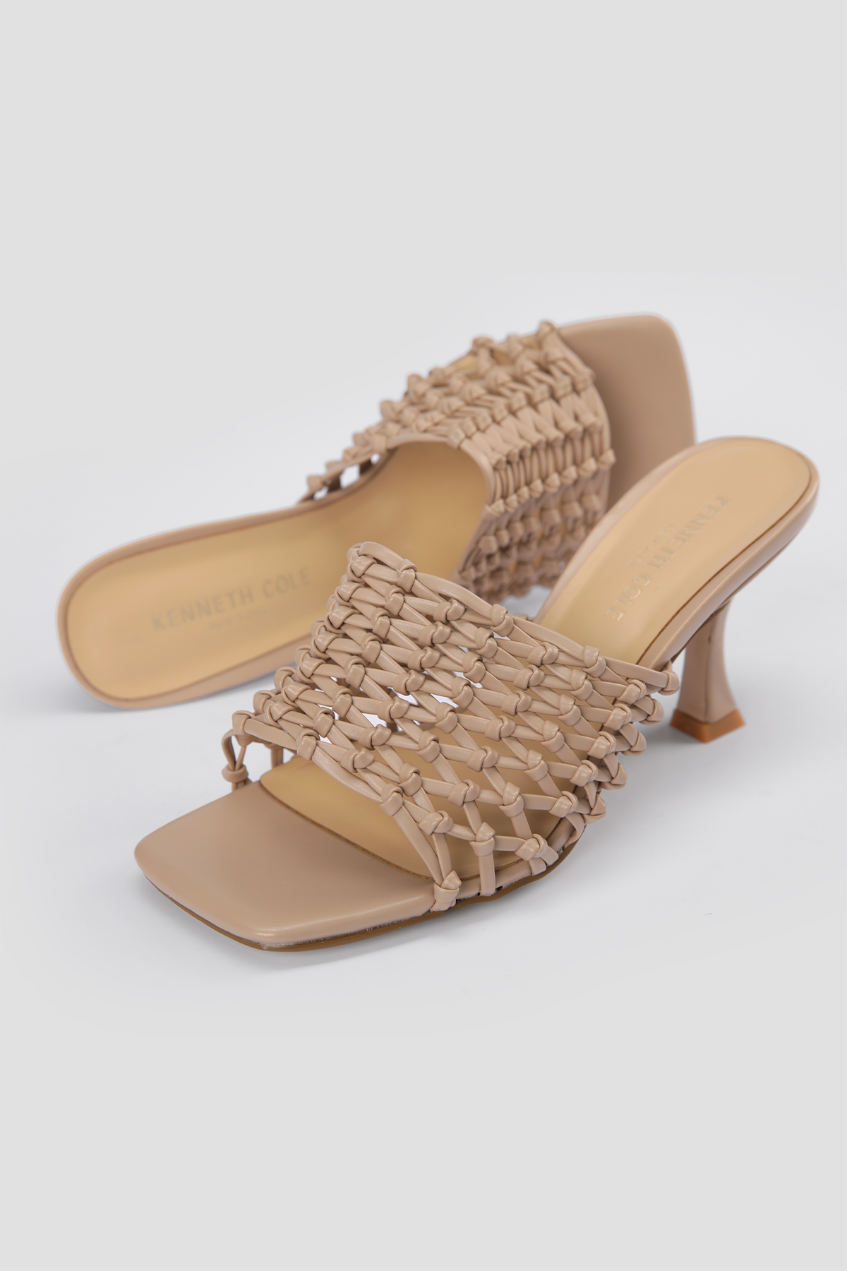 כפכפים עם עקב דמוי עור בעיצוב ארוג בצבע מוקה