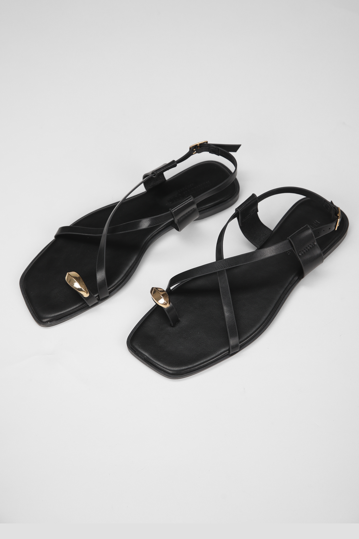 סנדל נשים שטוח