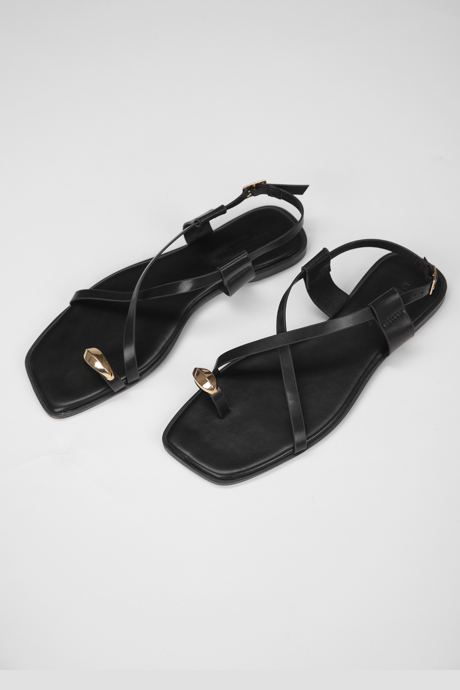 סנדל נשים שטוח