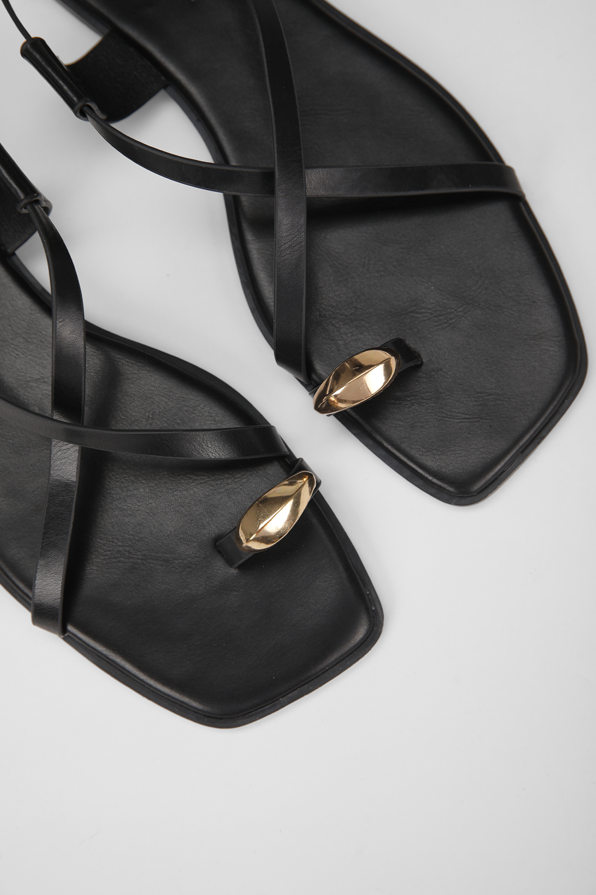 סנדל נשים שטוח