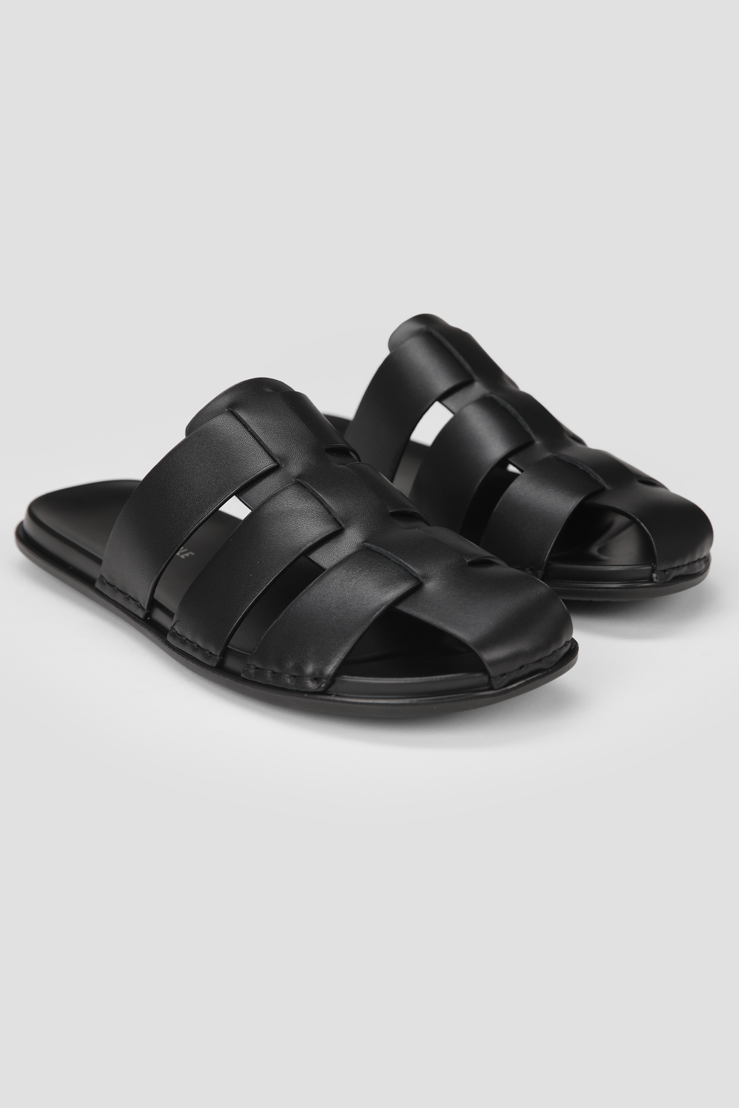 כפכפי עור לגברים בצבע שחור 
