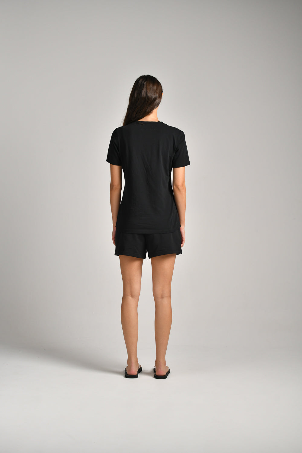 חולצת בייסיק צווארון וי