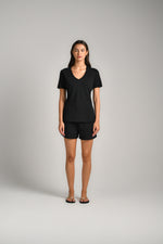 חולצת בייסיק צווארון וי