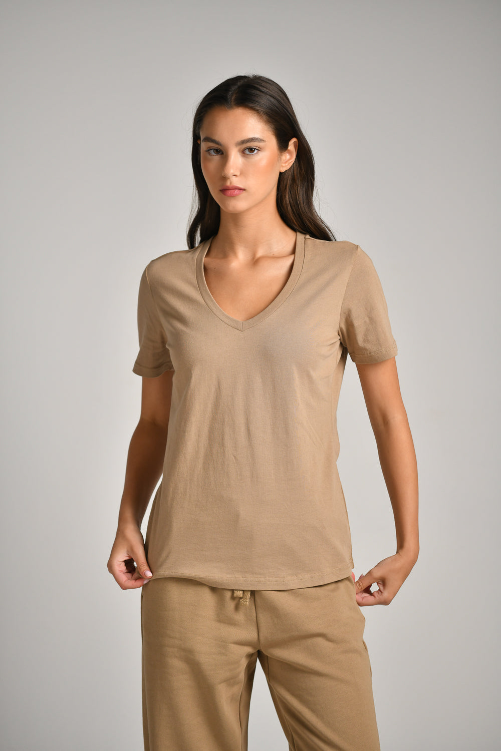 חולצת בייסיק צווארון וי