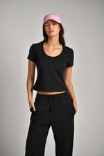 טישירט בייסיק צמודה