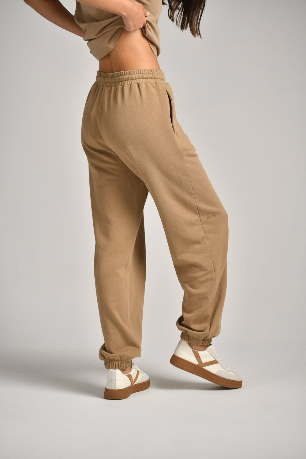 מכנסי טרנינג ארוכים עם גומי