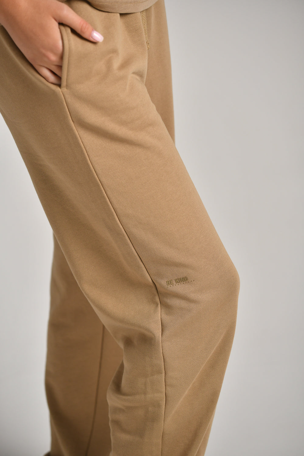 מכנסי טרנינג ארוכים עם גומי