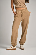 מכנסי טרנינג ארוכים עם גומי