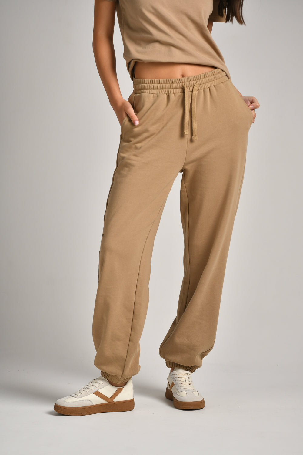 מכנסי טרנינג ארוכים עם גומי