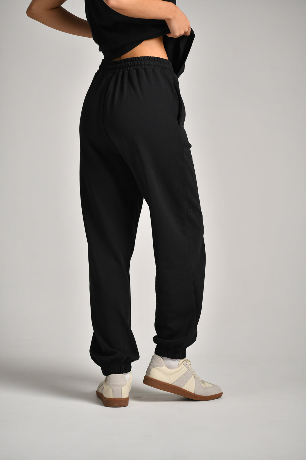 מכנסי טרנינג ארוכים עם גומי