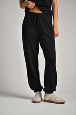 מכנסי טרנינג ארוכים עם גומי