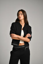 ג'קט עם שרוולים קצרים