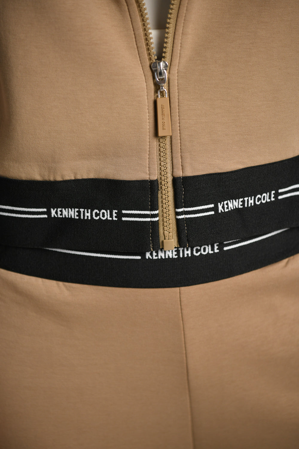 ג'קט עם שרוולים קצרים