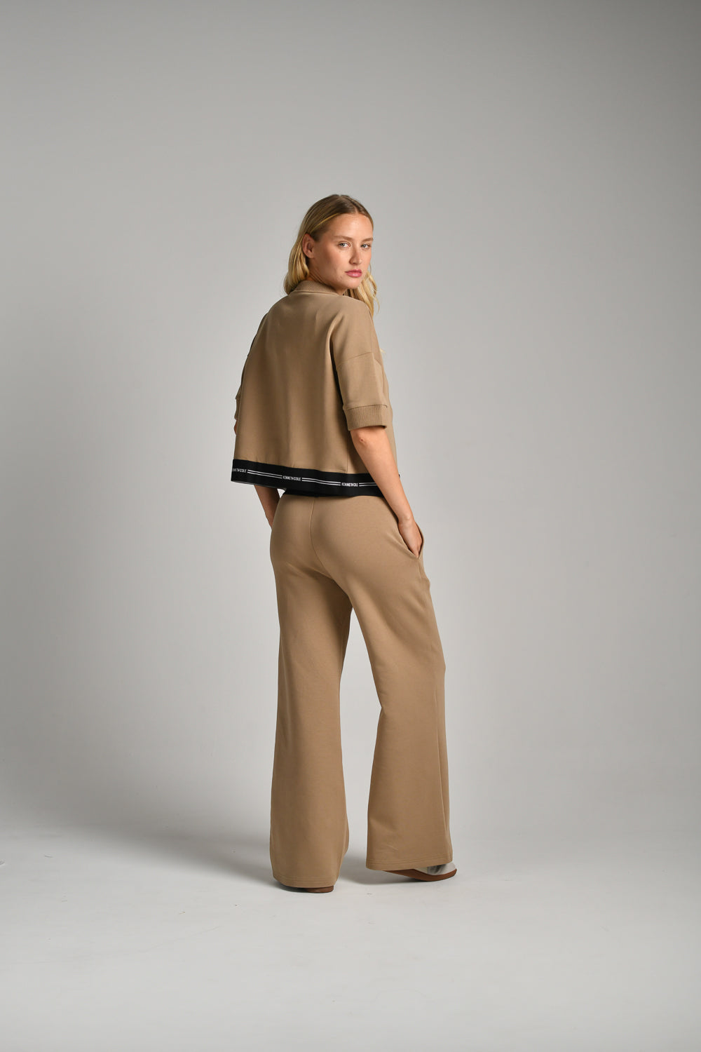 ג'קט עם שרוולים קצרים