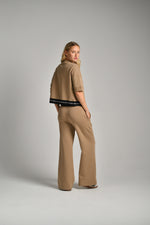 ג'קט עם שרוולים קצרים