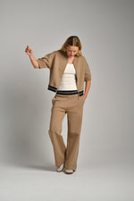 ג'קט עם שרוולים קצרים