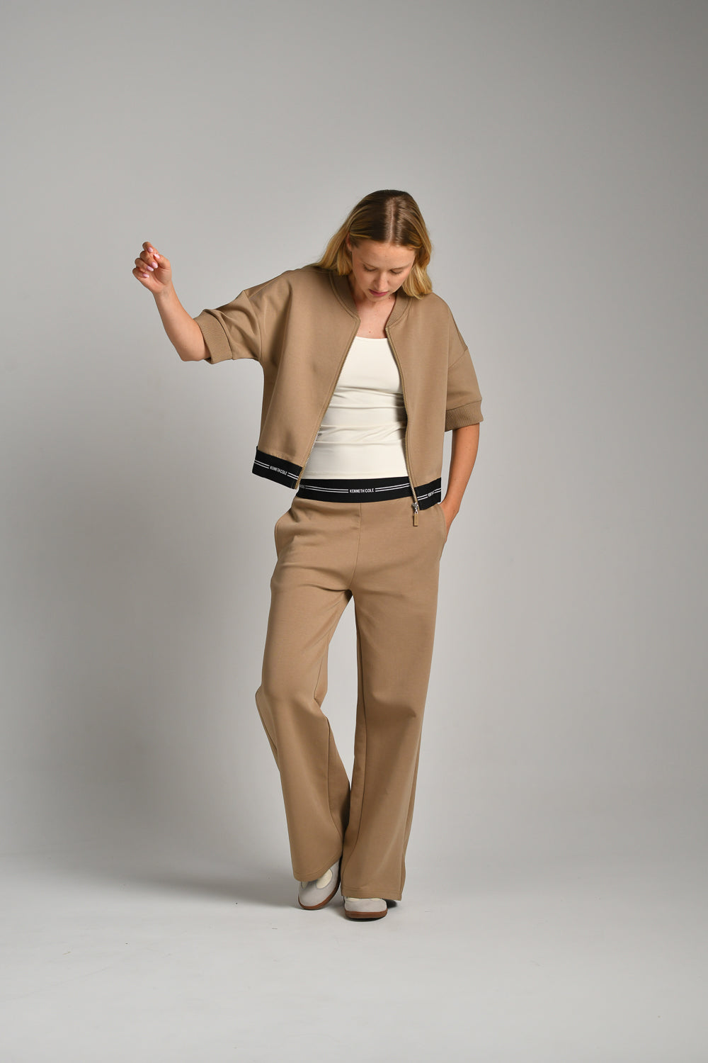 ג'קט עם שרוולים קצרים