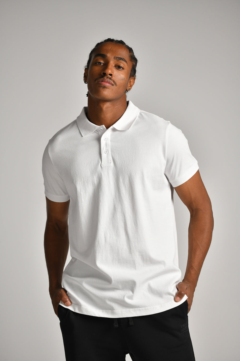 חולצת פולו קצרה