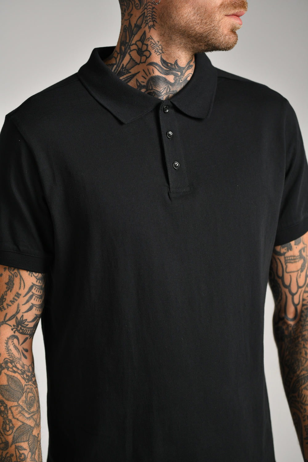 חולצת פולו קצרה