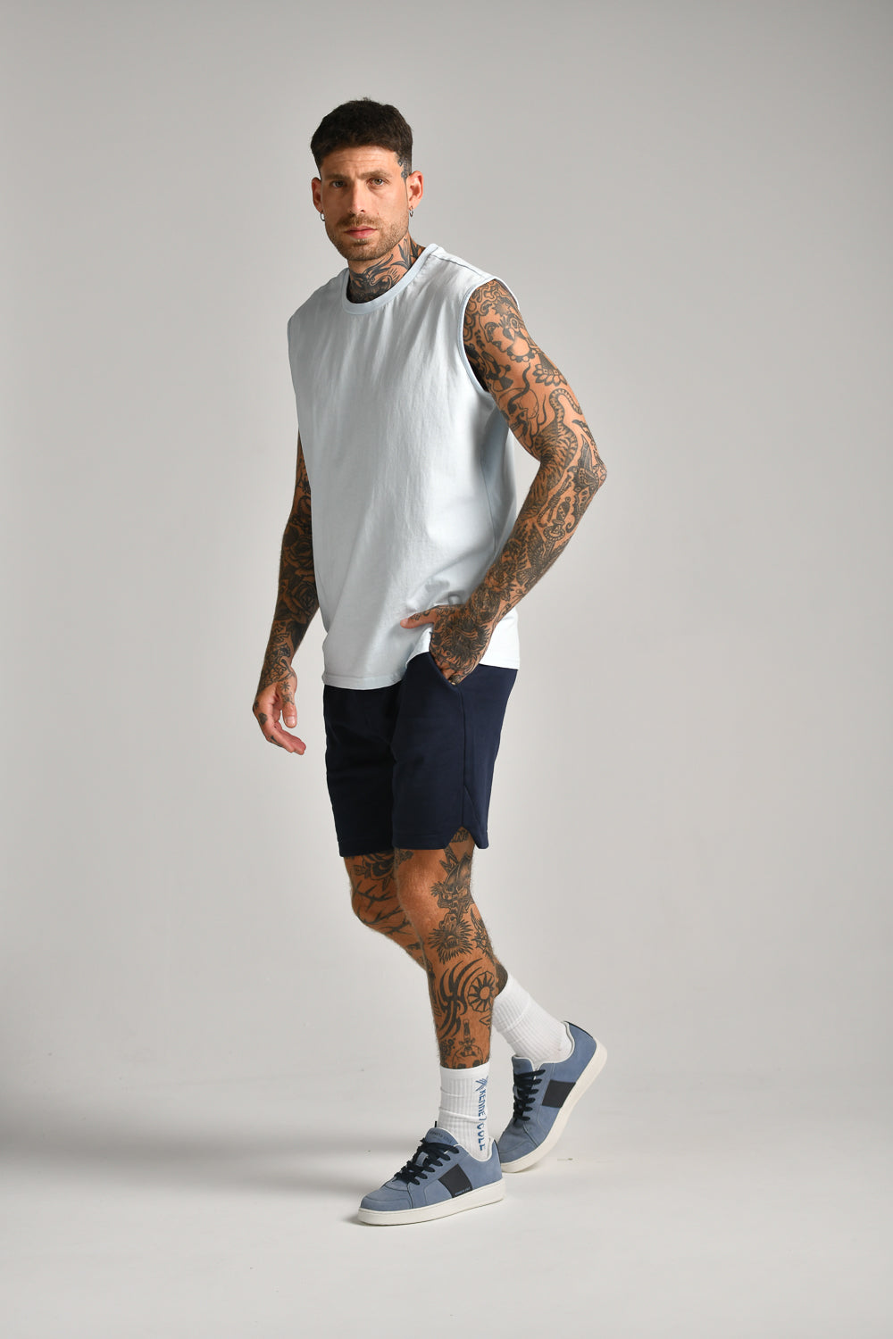 חולצה ללא שרוולים