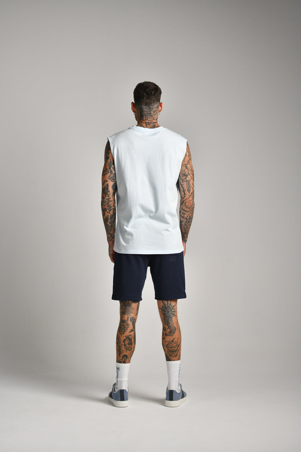 חולצה ללא שרוולים