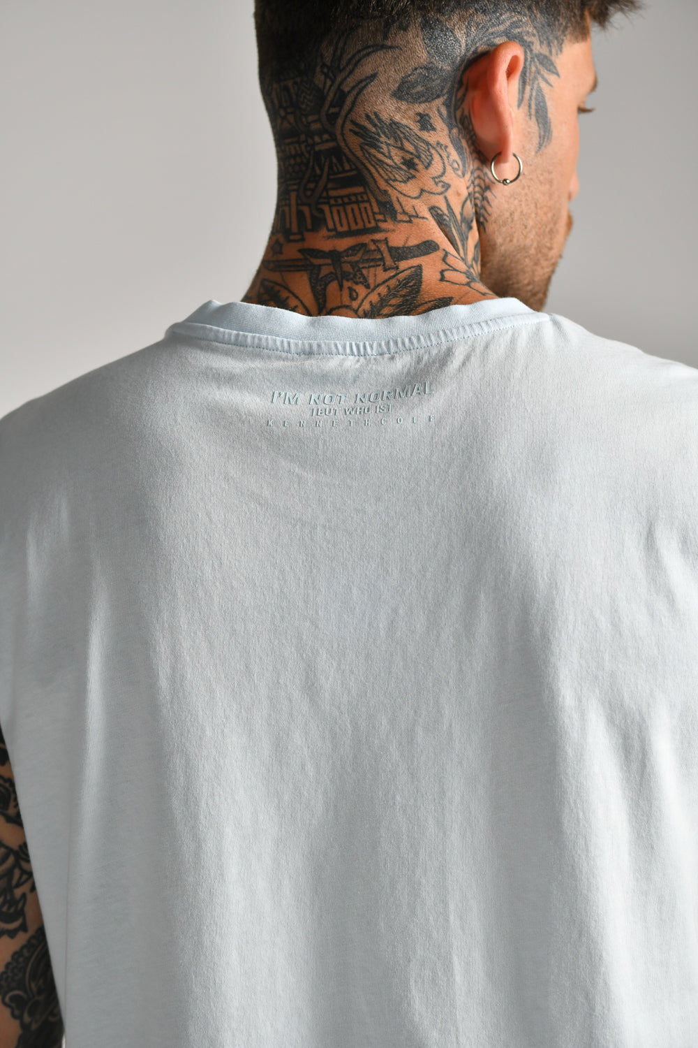 חולצה ללא שרוולים