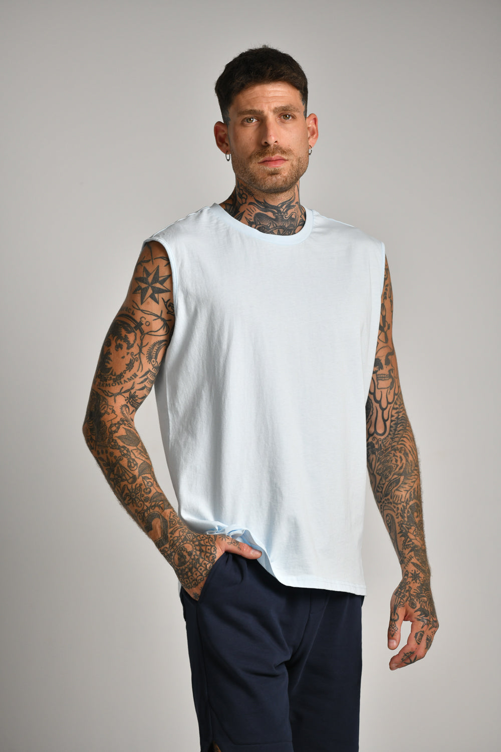 חולצה ללא שרוולים