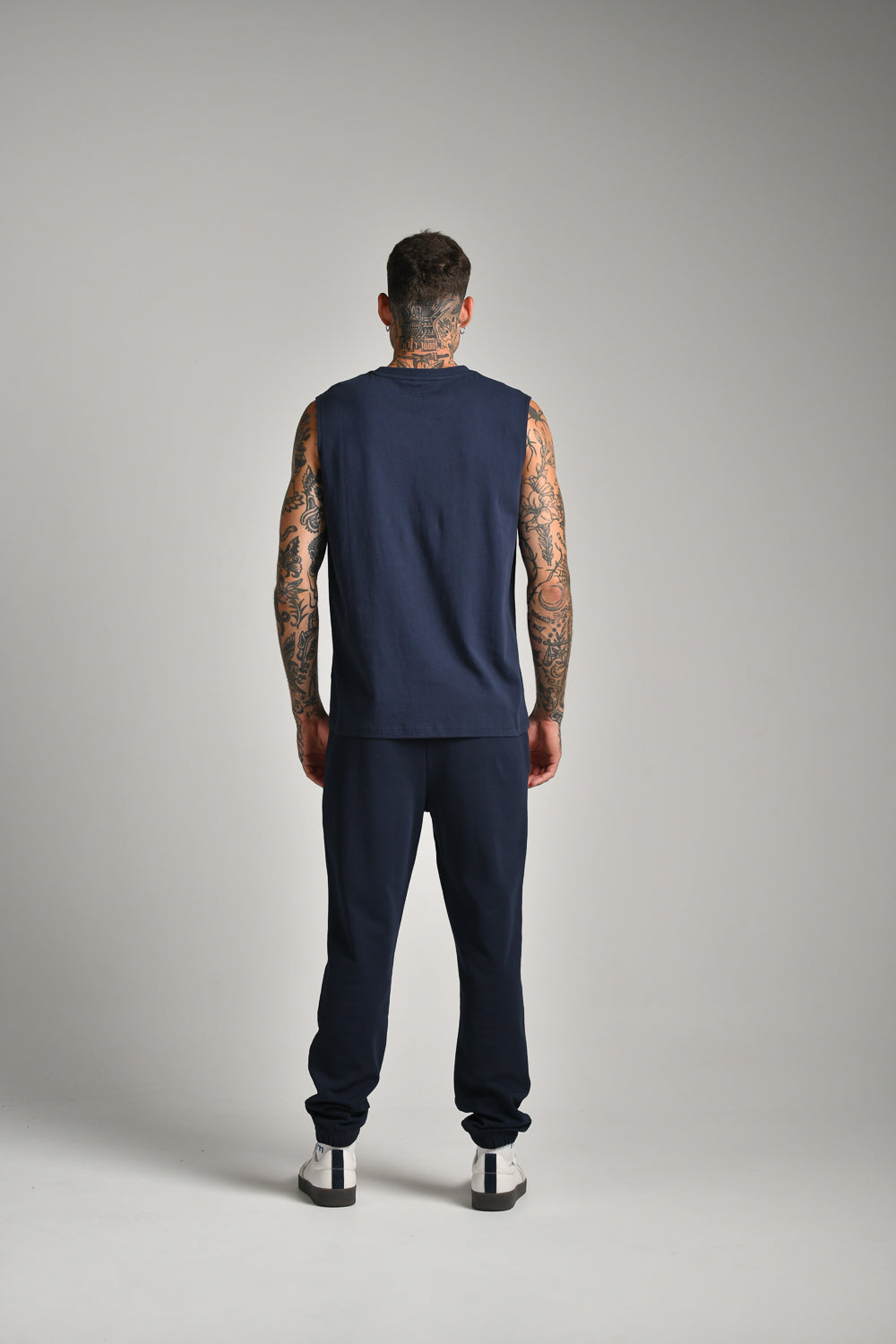 חולצת ללא שרוולים