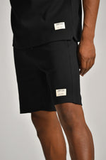 מכנסיים קצרים עם תווית רקומה