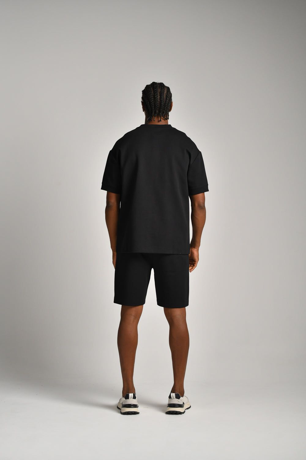 מכנסיים קצרים עם תווית רקומה