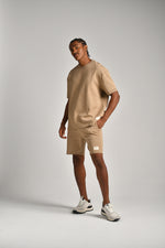 מכנסיים קצרים עם תווית רקומה