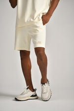 מכנסיים קצרים עם תווית רקומה