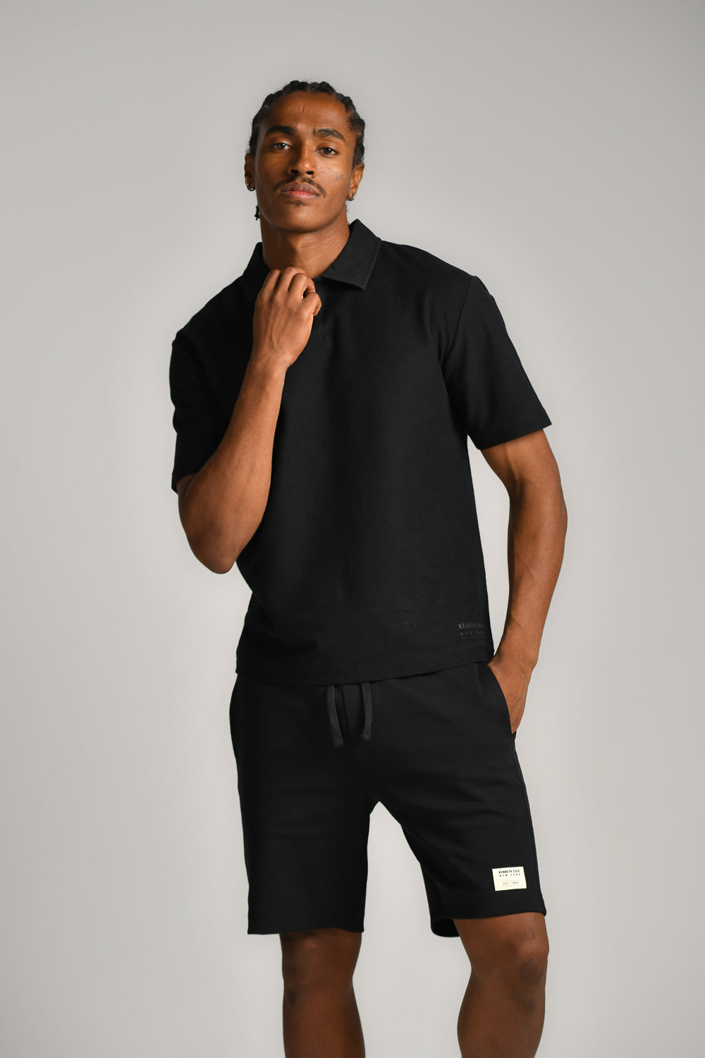 חולצה קצרה עם צווארון פולו