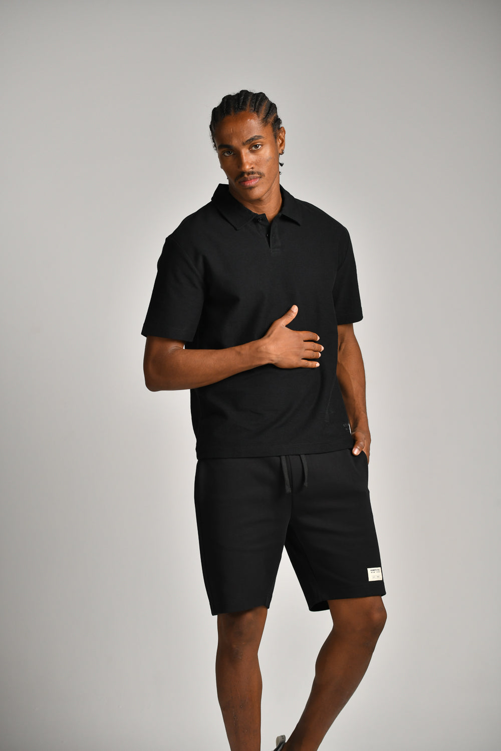 חולצה קצרה עם צווארון פולו