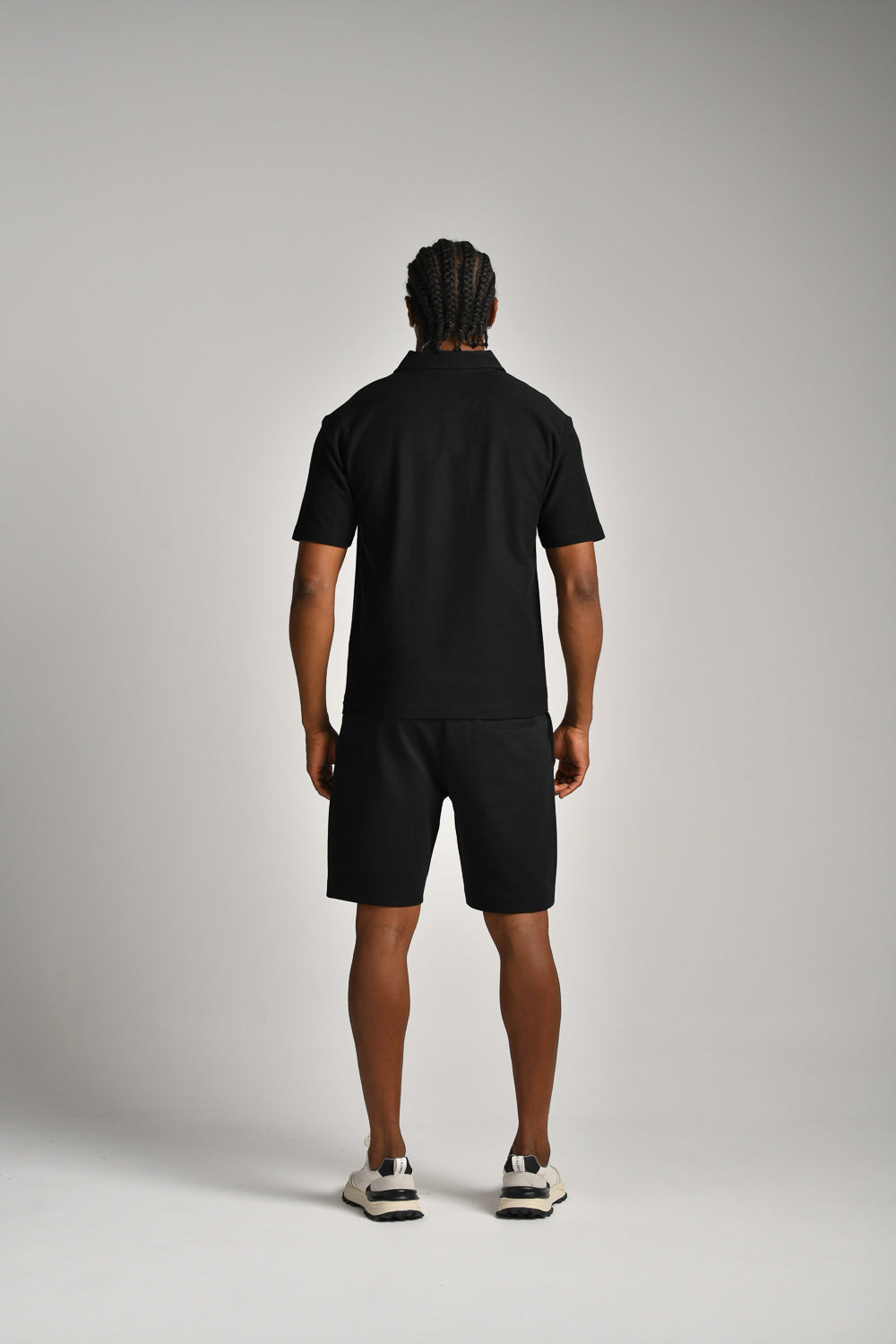 חולצה קצרה עם צווארון פולו