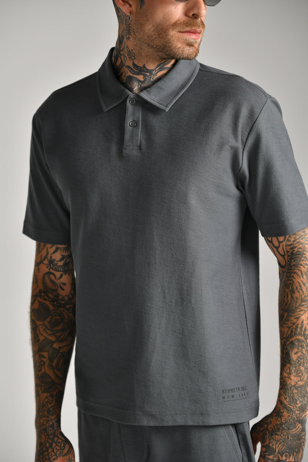 חולצה קצרה עם צווארון פולו