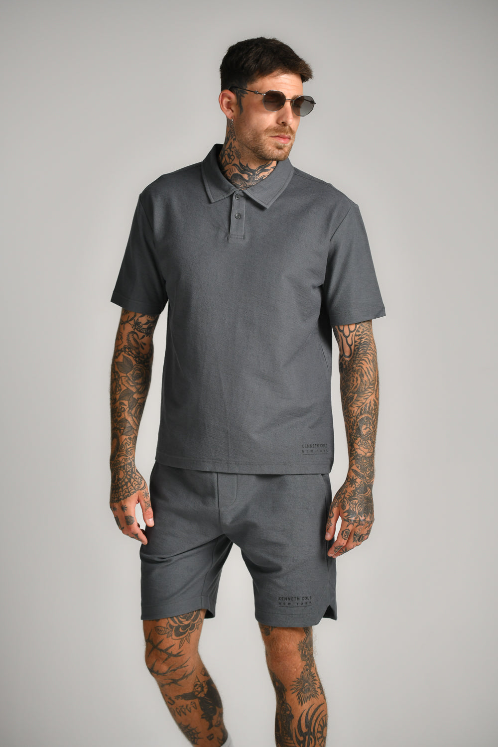 חולצה קצרה עם צווארון פולו