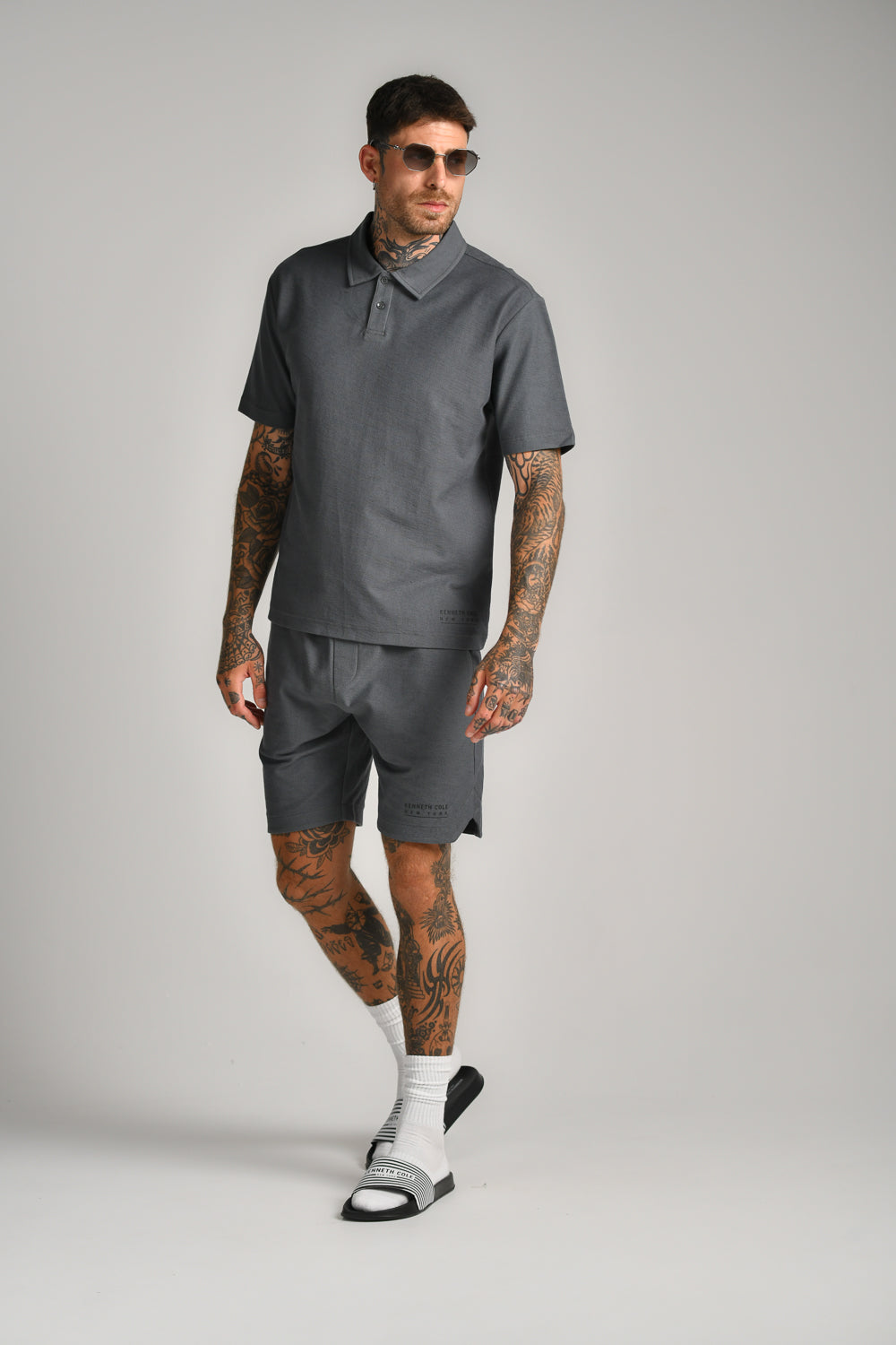 חולצה קצרה עם צווארון פולו