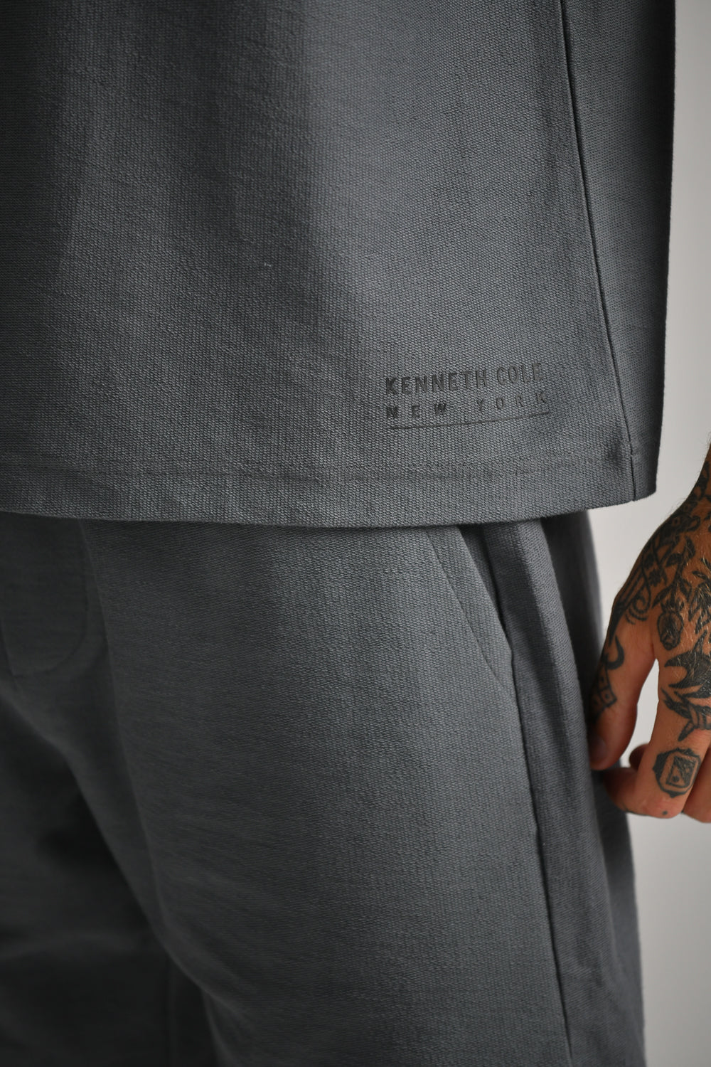 חולצה קצרה עם צווארון פולו